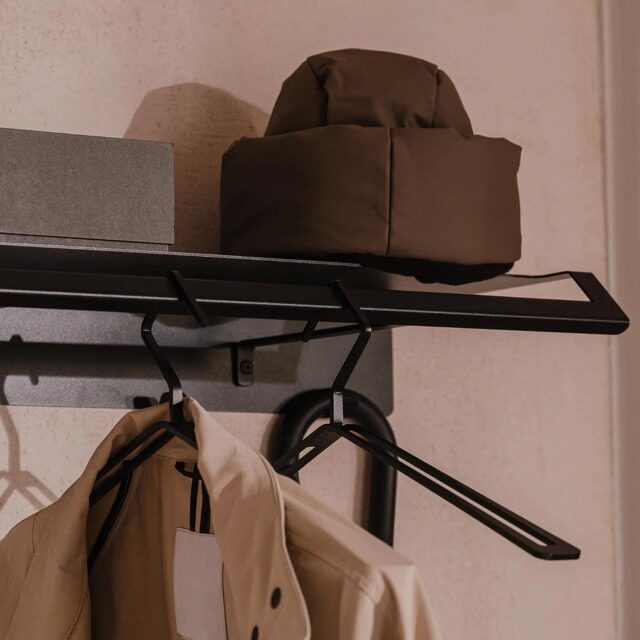GENT metāla pakaramais (3 gab.) – stilīgs un izturīgs drēbju pakaramais mājai vai birojam