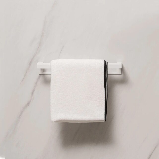 TALLINN metāla dvieļu turētājs – minimālistisks sienas turētājs vannasistabai